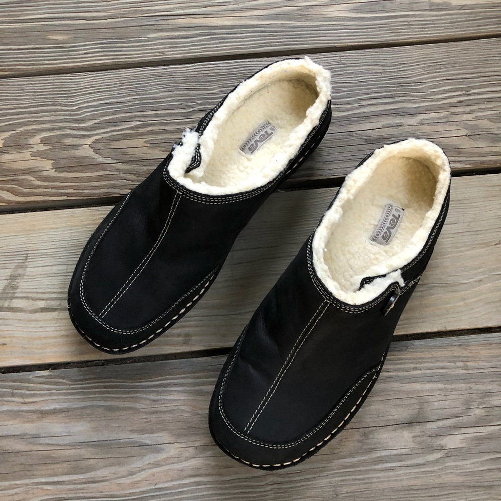 Teva Tonalea Black Nubuck Clogs, Faux Fur Lining